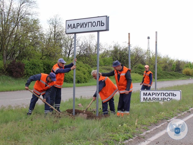 Rușii schimbă și indicatoarele rutiere în estul Ucrainei!