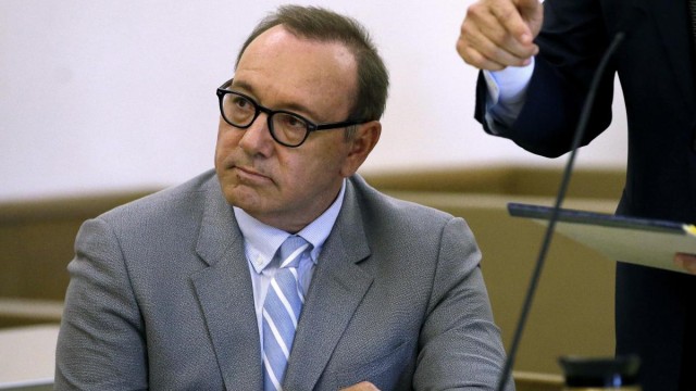 Kevin Spacey a fost pus sub acuzare în Marea Britanie pentru agresiuni sexuale