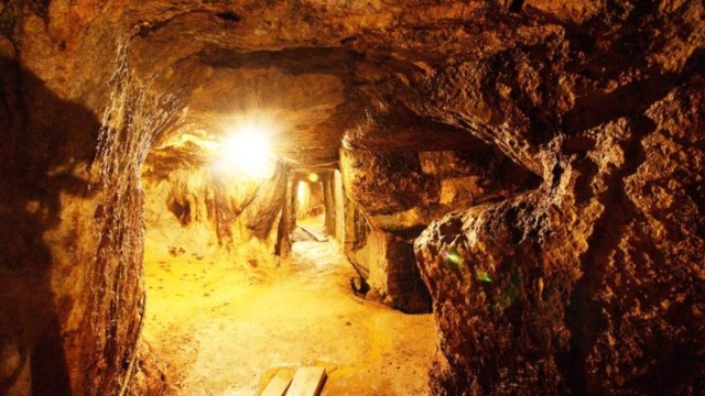 Procesul de redeschidere a minelor de magneziu şi grafit ar putea începe în 2023