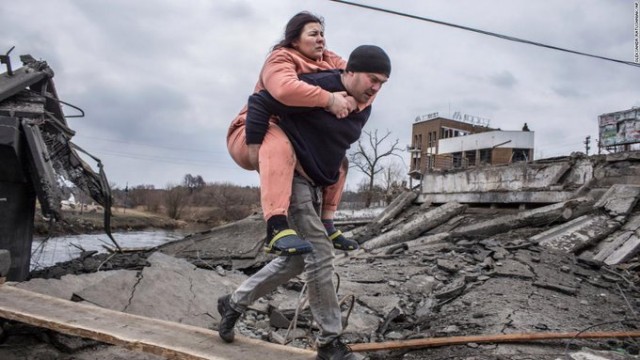 Rusia anunţă încetarea focului la combinatul Azovstal din Mariupol pentru evacuarea civililor