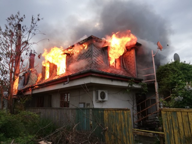 Incendiu devastator la o casă, în Murighiol. Video