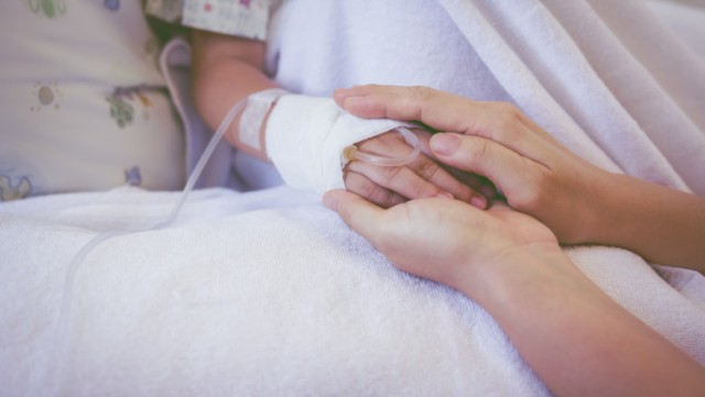Copila de 5 ani cu boala Wilson, care a fost supusă unui transplant de ficat, este în stare critică