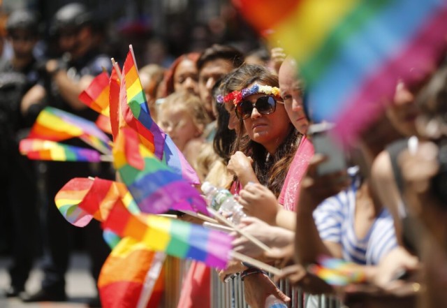 Un primar s-a încăierat cu polițiștii pentru a opri o paradă LGBT