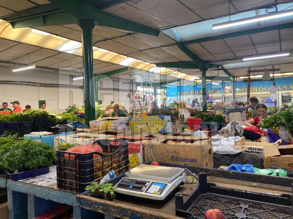 Pieţarii din Tomis 3 se plâng că evazioniştii le fură pâinea de la gură