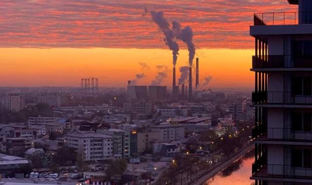 Cât poluează industria și oamenii?