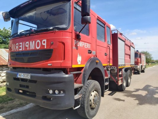 Asigurare măsuri PSI, în Portul Constanța, în urma unui accident între un TIR și o locomotivă