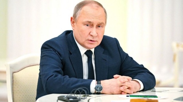 Rusia: Zeci de deputaţi municipali sprijină petiţia prin care se cere demisia lui Putin