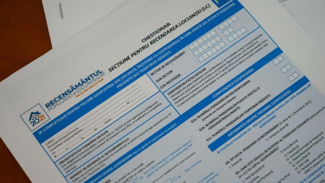 Începe recenzarea pe teren