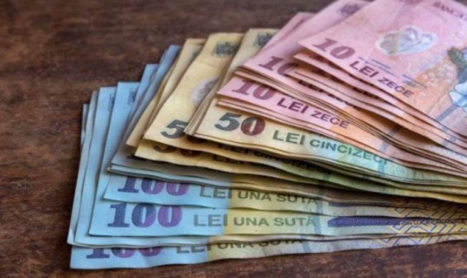 Analiştii CFA România anticipează o depreciere a monedei naţionale până la 5,0798 lei/euro şi o rată a inflaţiei de 7,5 procente