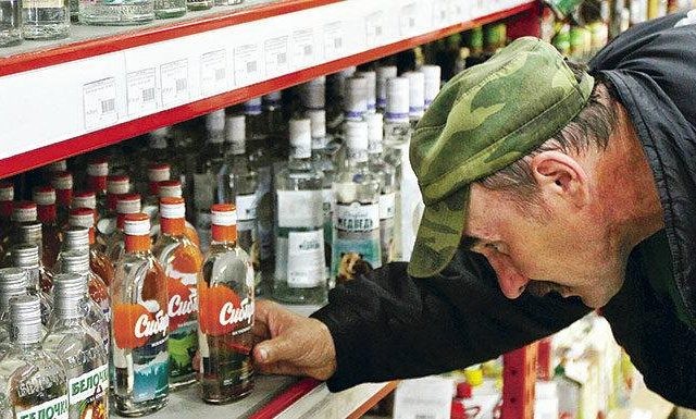 Veniturile scad, totul se scumpeste, numai consumul de bauturi este în crestere