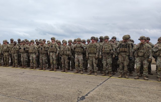 Legea privind stagiul militar voluntar va intra în circuitul de avizare