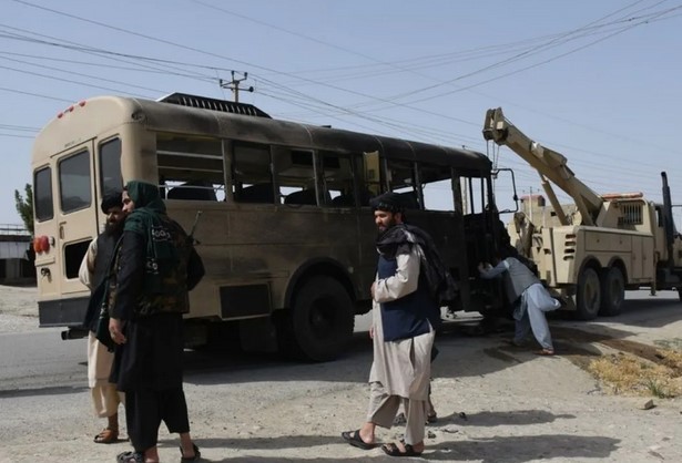 Cel puţin nouă morţi în explozia a trei microbuze în Afganistan