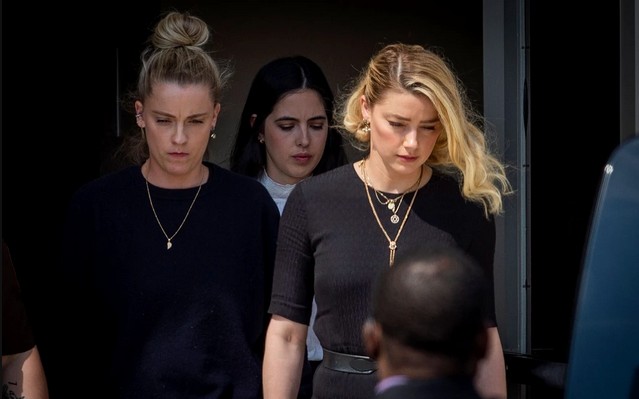 Amber Heard accepta sa ii plateasca un milion de dolari lui Johnny Depp Amber Heard acceptă să îi plătească un milion de dolari lui Johnny Depp
