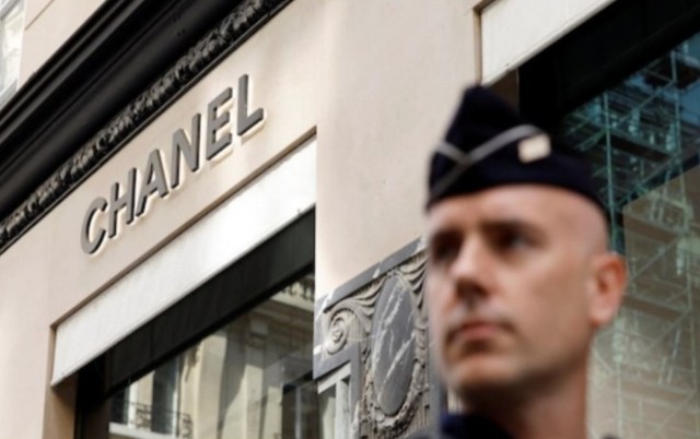 Jaf ca în filme la un magazin de bijuterii Chanel, în centrul Parisului! Video