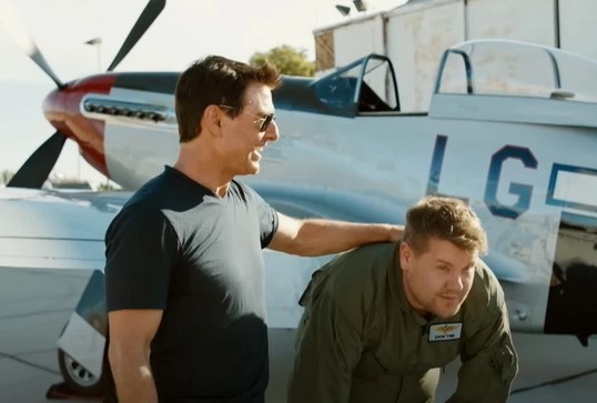 Tom Cruise l-a zăpăcit pe James Corden cu avionul ca în Top Gun