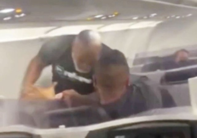 A fost anunțată decizia după ce Mike Tyson a bătut un pasager în avion