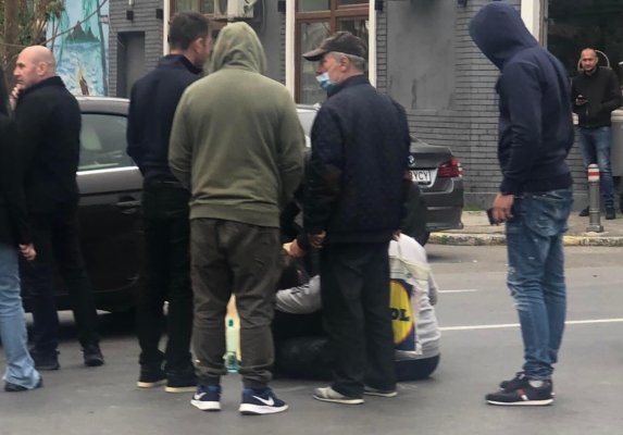 Un scuter, implicat într-un accident, pe bulevardul Mamaia