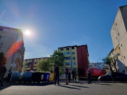 Alertă în Năvodari! Mansarda imobilului mistuit de flăcări, s-a reaprins