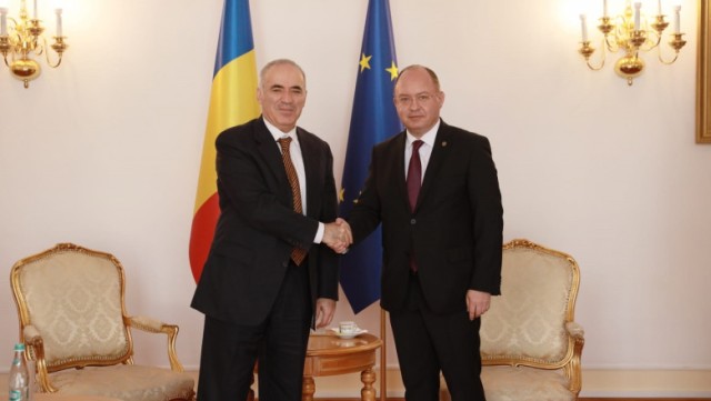 Bogdan Aurescu s-a întâlnit cu Garry Kasparov, unul din cei mai cunoscuți critici ai lui Vladimir Putin
