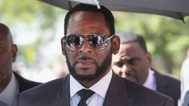Cântăreţul R. Kelly, găsit vinovat de pornografie infantilă