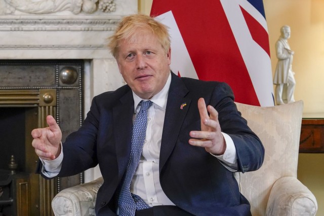 După ce a rezistat moţiunii de cenzură, Boris Johnson promite că va continua să lucreze