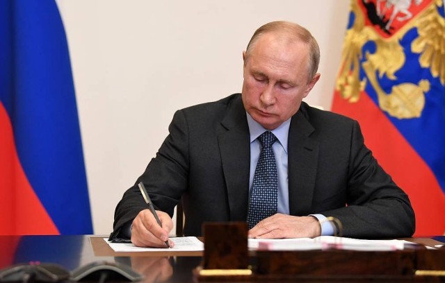 Putin a semnat un decret ce prevede creşterea efectivelor armatei ruse