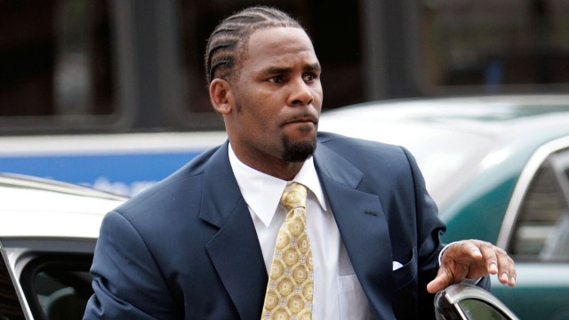 Cântărețul R. Kelly e acuzat de noi infracțiuni sexuale