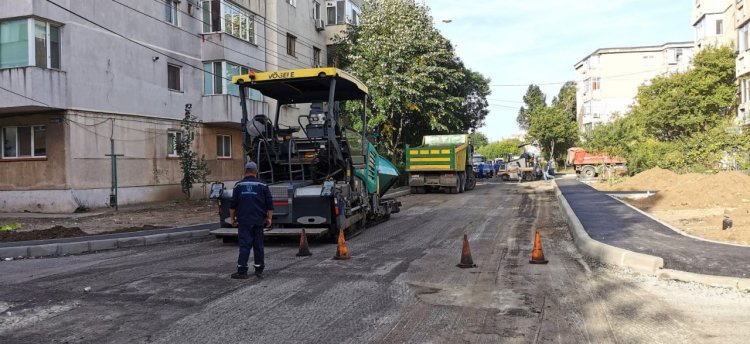 Continuă lucrările de reabilitare a străzilor din Poarta 6