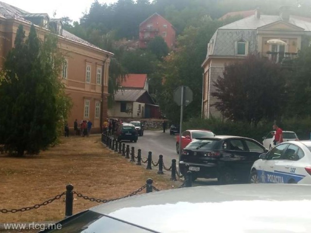 Doi copii, între cei ucişi în atacul armat din Muntenegru; trei zile de doliu naţional