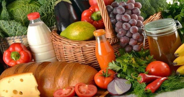 „Rețete secrete” ale imunității: Salata de pătrunjel, paharul cu vin roșu și un măr unicat în România
