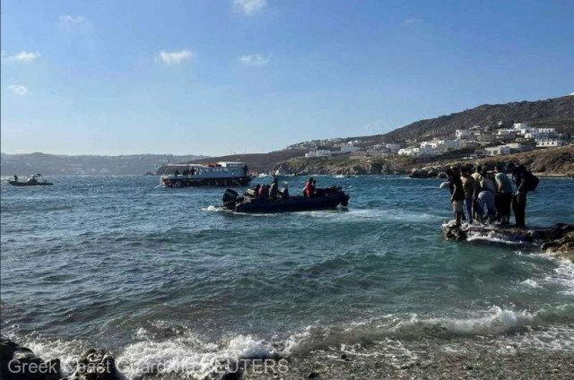 Grecia a împiedicat peste o mie de migranţi veniţi din Turcia să debarce pe insulele sale