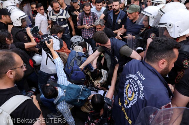 Peste 200 de arestaţi, între care şi jurnalişti, la Marşul mândriei din Istanbul