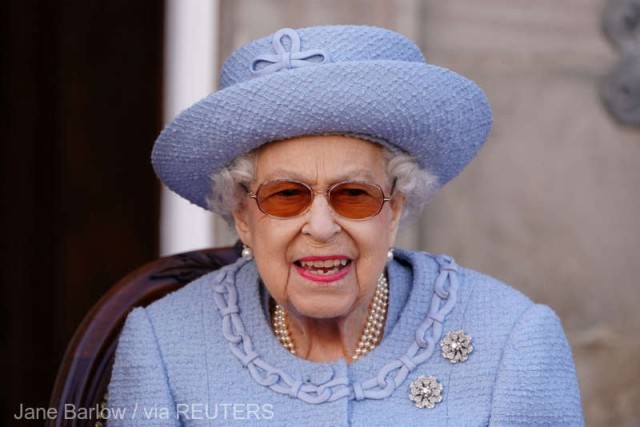 Bijuterii purtate de regina Elisabeta a II-a, într-o expoziţie la Palatul Buckingham cu ocazia Jubileului de Platină