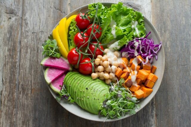 Studiu: Femeile vegetariene sunt mai vulnerabile la fracturi