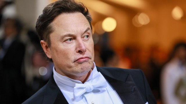 Elon Musk l-a adus pe Donald Trump din nou pe Twitter