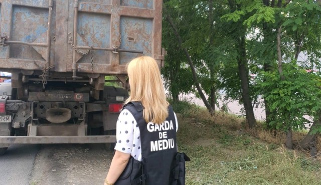 Garda de Mediu a confiscat o autoutilitară de mare tonaj