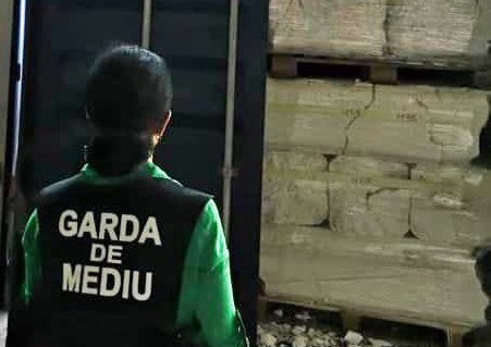 Aproape 33 de tone de deșeuri, descoperite de Garda de Mediu, în Portul Constanta Sud