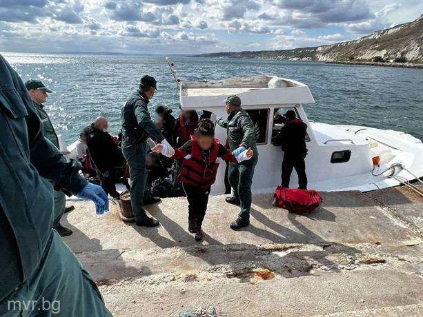 Bulgaria: 38 de migranţi salvaţi în Marea Neagră