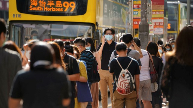 Coronavirus: Hong Kong reduce perioada de carantină pentru persoanele care sosesc din străinătate