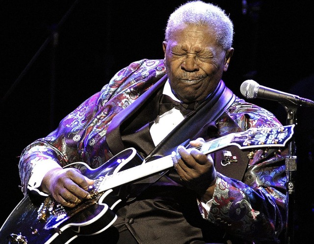 O chitară deţinută de B.B. King şi fotografii cu Marilyn Monroe vor fi scoase la licitaţie