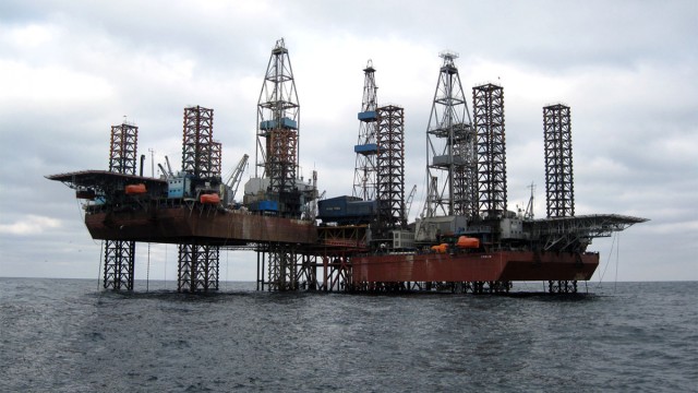 Operațiune de salvare în Marea Neagră: Ucraina ar fi lovit platformele petroliere rusești