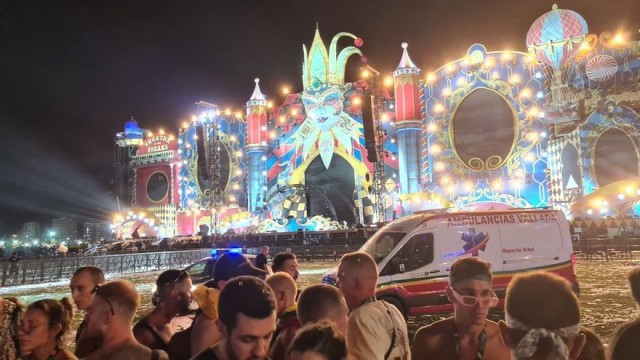 O persoană a murit, iar 17 au fost rănite după prăbuşirea unei porţiuni dintr-o scenă la un festival