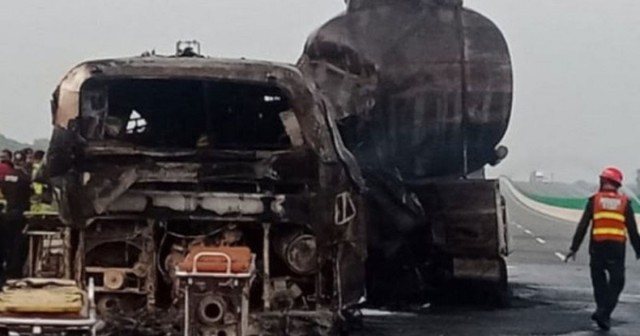 Cel puţin 20 de persoane au murit carbonizate într-un accident rutier în Pakistan
