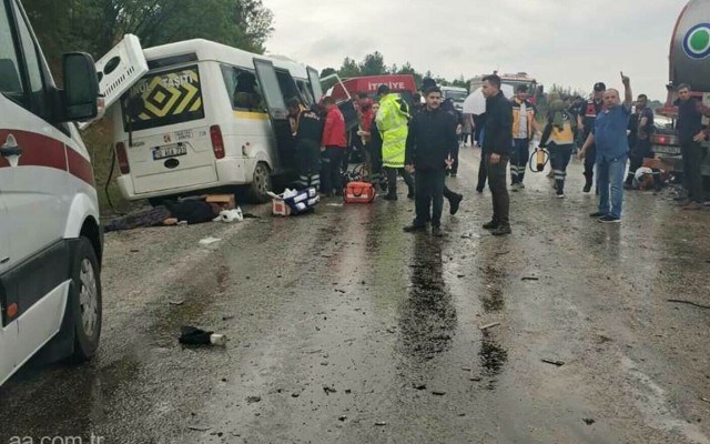Accident cumplit în Turcia: 15 morți și zeci de răniți, după o coliziune între o ambulanță și un autobuz