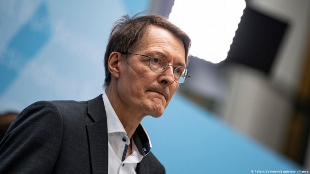 Ministrul german al sănătății, vaccinat cu 4 doze, testat pozitiv pentru COVID