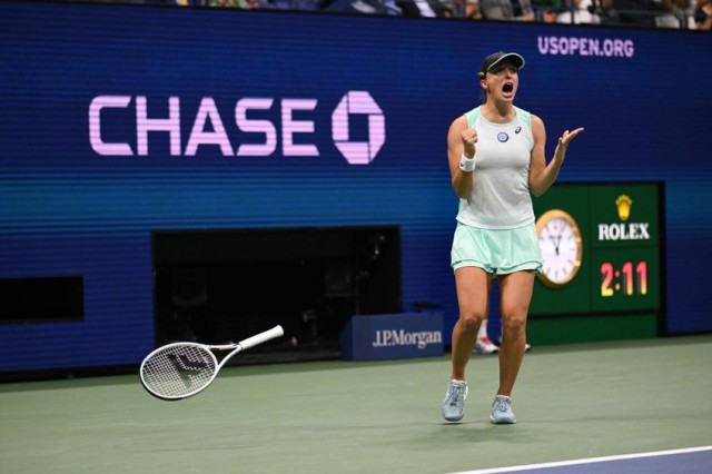 Tenis: Iga Swiatek şi Ons Jabeur, calificate în premieră în finala turneului US Open