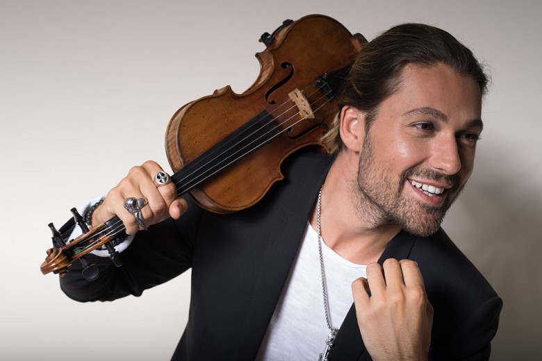 Violonistul David Garrett îşi vinde apartamentul din New York pentru a cumpăra o vioară cu 3,5 milioane de euro
