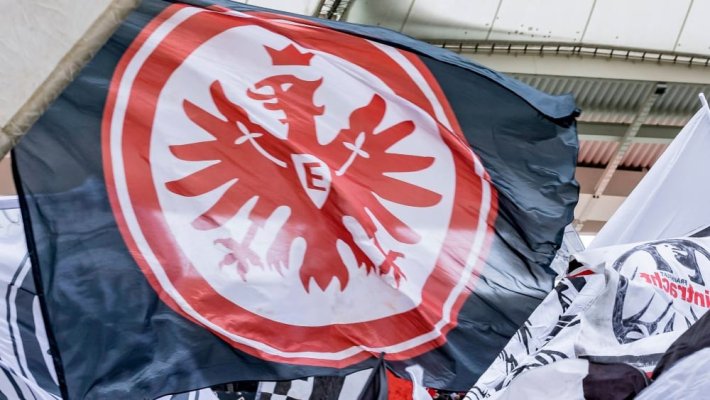 Fotbal: Clubul Eintracht Frankfurt, sancţionat de UEFA după invadarea terenului de către suporteri