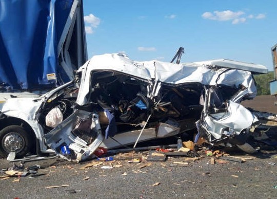 Rusia: Cel puţin 16 persoane şi-au pierdut viaţa într-o coliziune între un microbuz şi două camioane