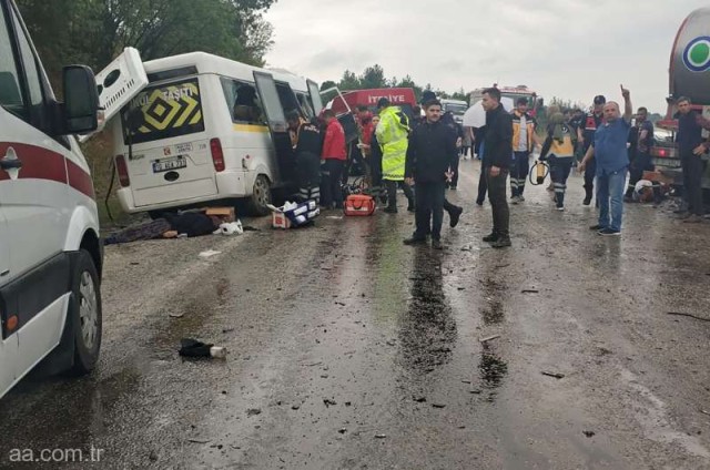 Turcia: Opt morţi şi 10 răniţi într-un accident rutier